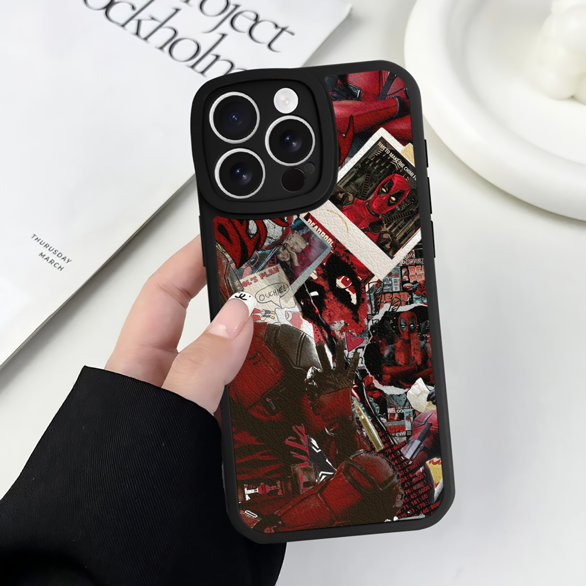 （画像用） Deadpool デッドプール 【iPhone 16シリーズ対応】シリコンスマホケース（レザー調） 材質：シリコン